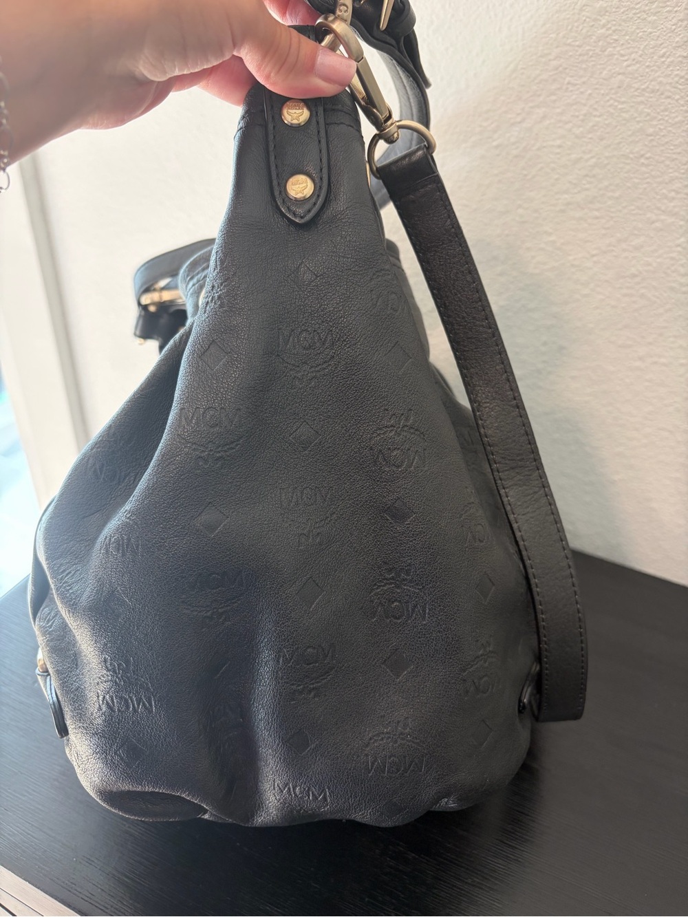 MCM black leather drawstring bucket bag with gold hardware - Picture 4 of 15